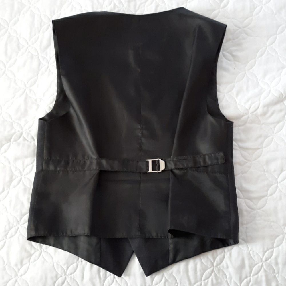 Vest - Picture 2 of 4